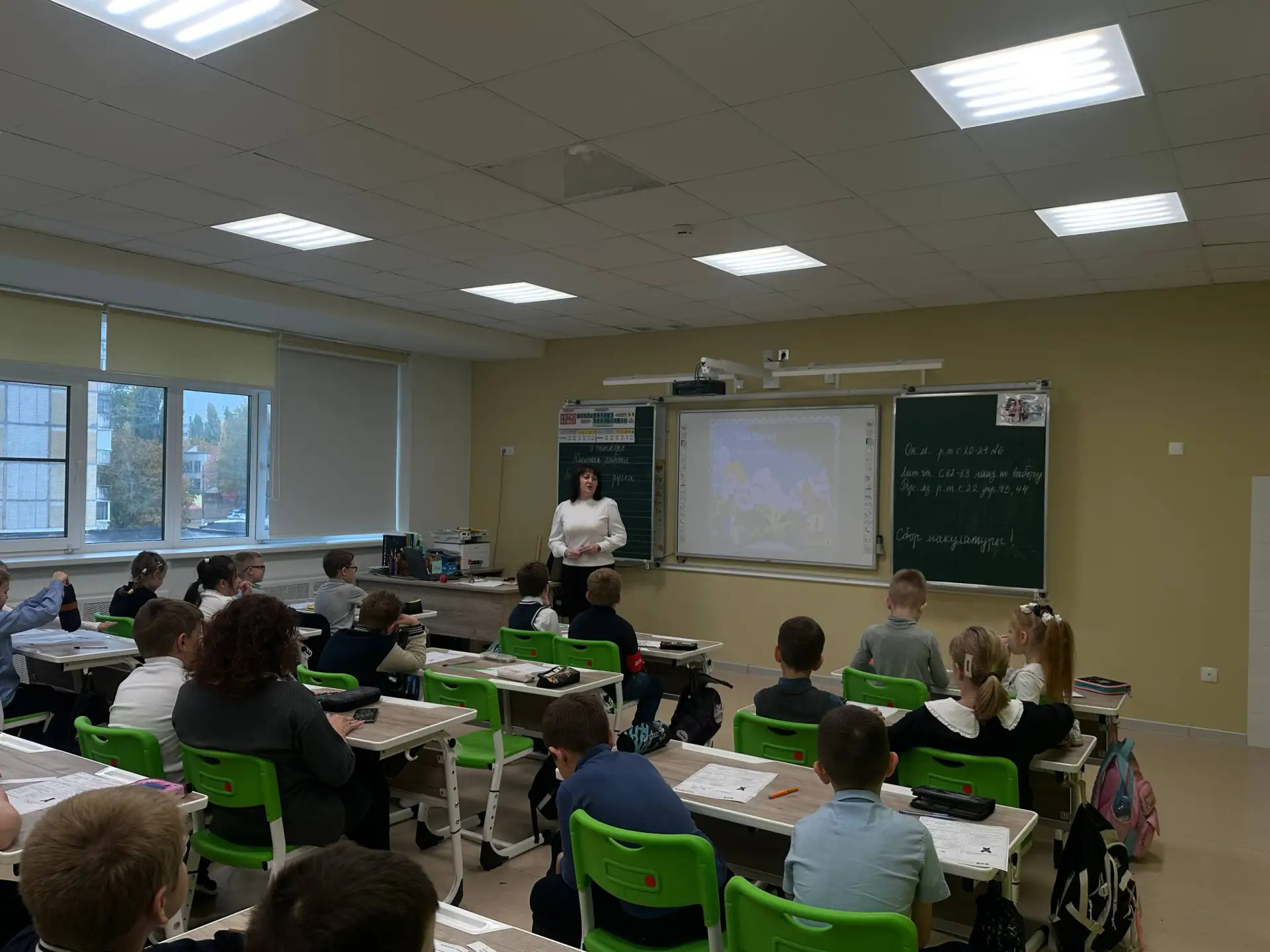 К 145-летию со дня рождения писателя и поэта Саши Чёрного (Александра Михайловича Гликберга) заведующий библиотекой провела для учеников 2 классов литературный час по произведению «Живая азбука»..