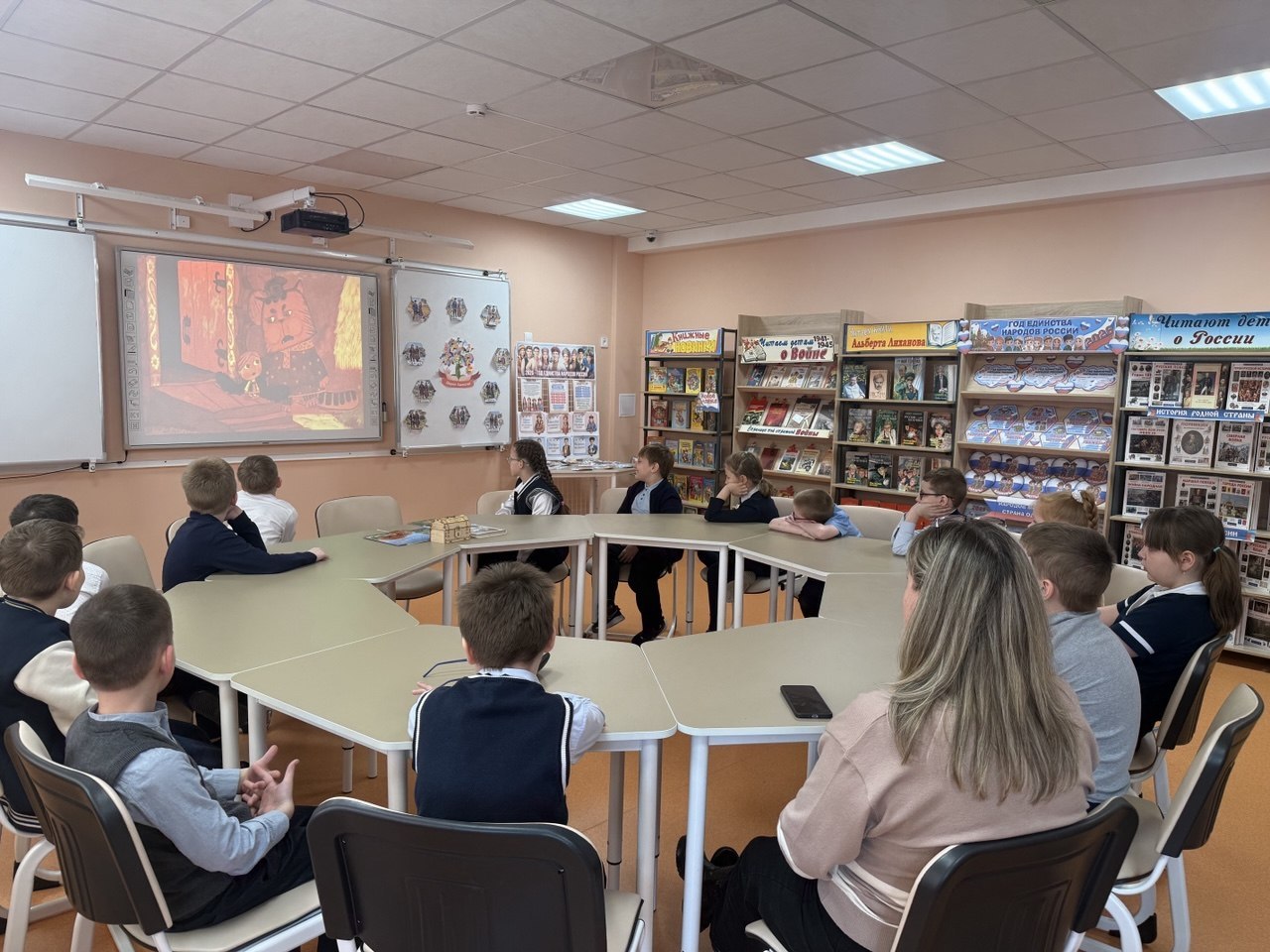 Голоса сказок в 2 «А» классе: Чемпионат «Гора самоцветов»! Сегодня в читальном зале было по-особенному сказочно!.