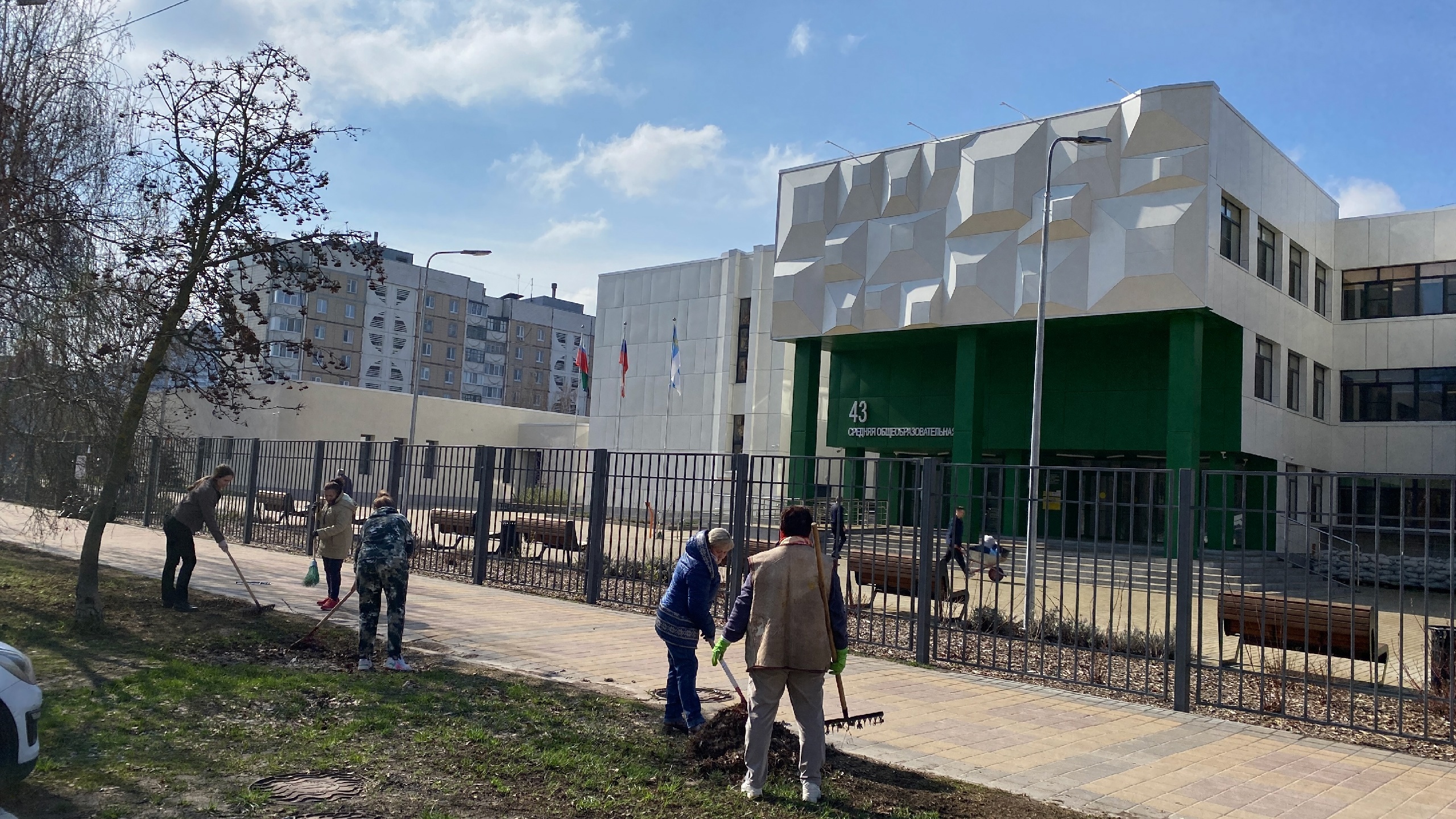 На этой неделе в нашей школе прошёл традиционный весенний субботник..