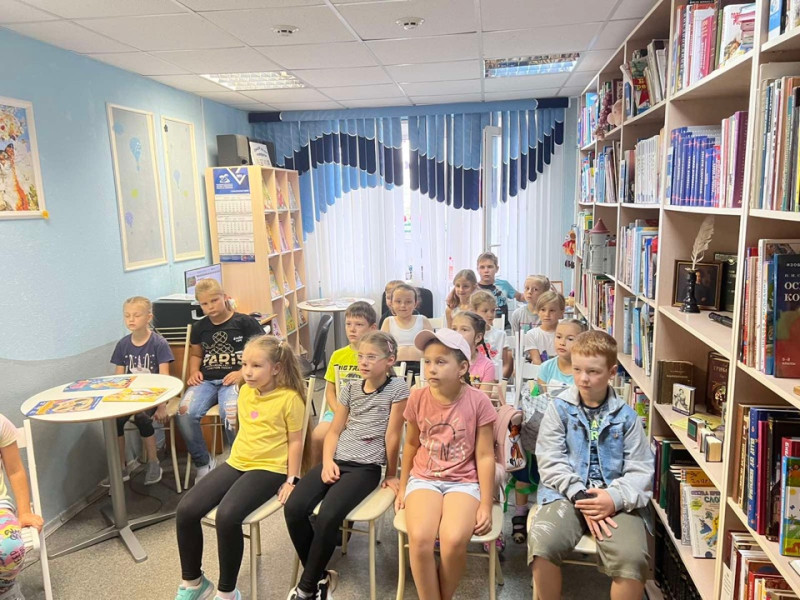 Воспитанники школьного лагеря &quot;Парус&quot; посетили детскую библиотеку.