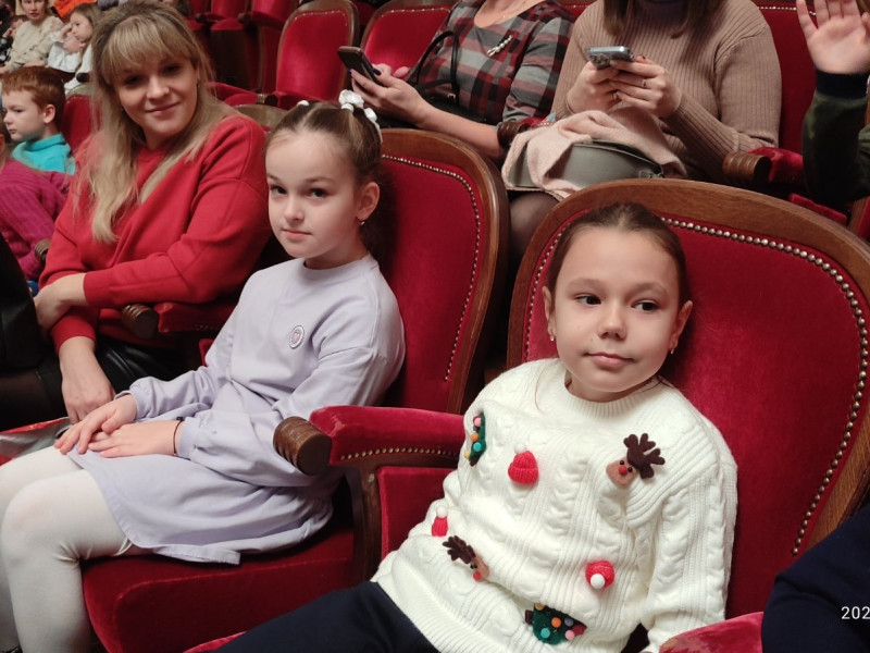 Учащимся 1 класса с родителями посетили Белгородский драматический театр имени М.С. Щепкина..