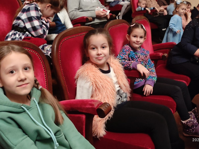 Учащимся 1 класса с родителями посетили Белгородский драматический театр имени М.С. Щепкина..